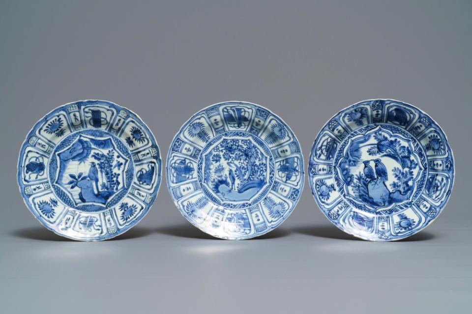 three-chinese-blue-and-white-kraak-porcelain-bird-plates-wanli-1.jpg